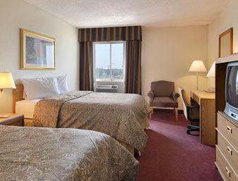 Ramada Fairview Heights Otel Oda fotoğraf